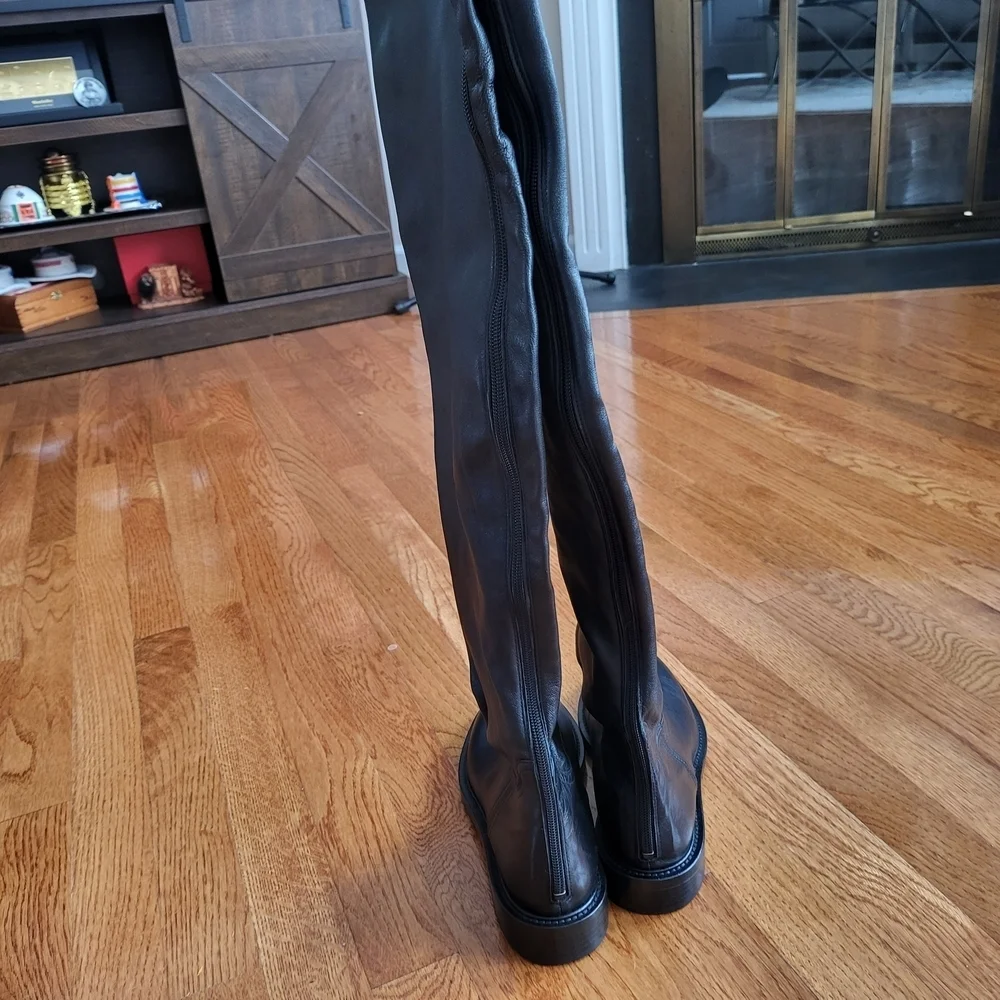 La CANADIENNE Sleek Black Leather Over the Knee Boots